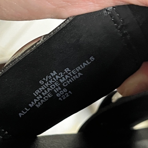 Indigo Black Faux Leather Platform Sandals / Slides - Size 5.5 - Picture 8 of 11